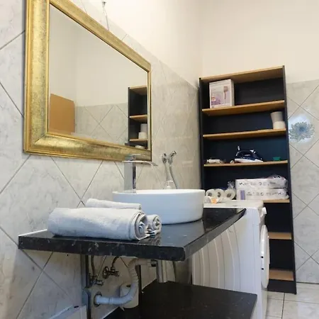 Apartment In - Charmante 3-zimmer-oase Mit Kamin Und Badewanne
