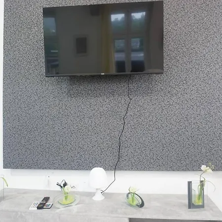 Apartmán In - Charmante 3-zimmer-oase Mit Kamin Und Badewanne