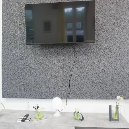 Apartment In - Charmante 3-zimmer-oase Mit Kamin Und Badewanne
