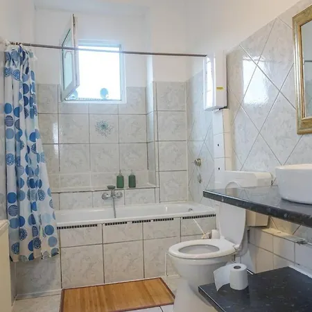 In - Charmante 3-zimmer-oase Mit Kamin Und Badewanne *