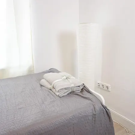 Apartment In - Charmante 3-zimmer-oase Mit Kamin Und Badewanne *